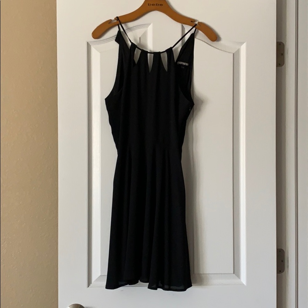 Black sleeveless dress